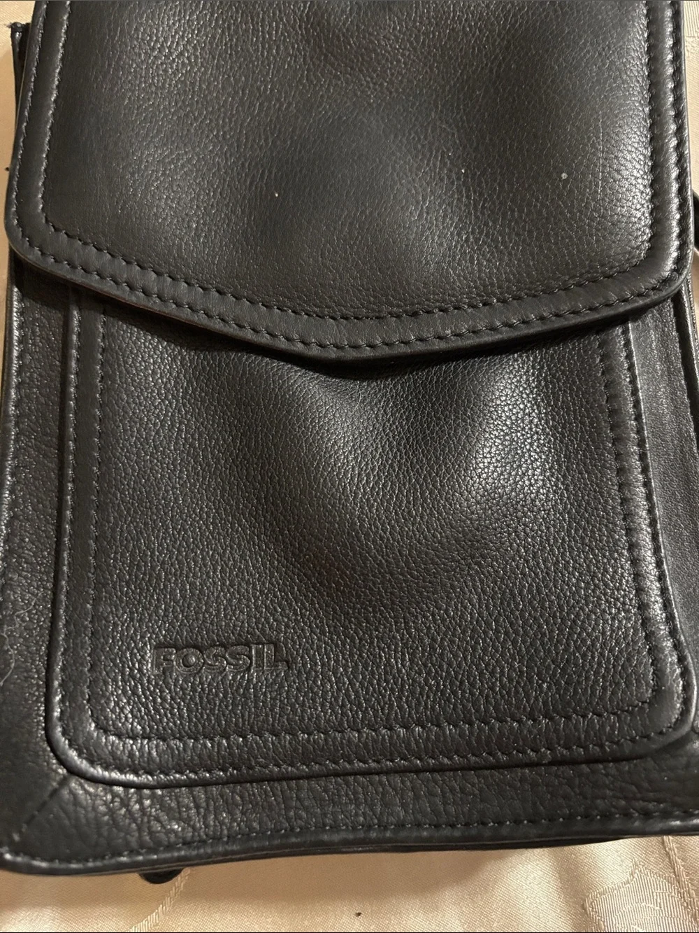 Fossil securely compact leather